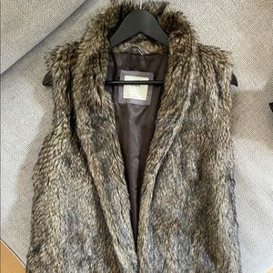 size M Abercrombie faux fur vest